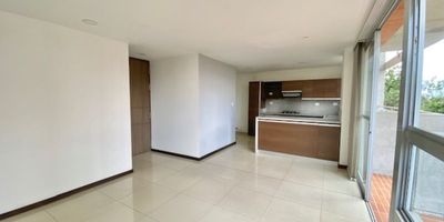Codigo 25081. Apartamento en venta ubicada en El Poblado sector Los BalsosUbicado en uno de los sectores más estratégicos de El Poblado por su gran movilidad y fácil acceso; unidad muy completa y con un hermoso diseño arquitectónico y urbanístico. Un apartamento impecable, muy acogedor, con muy buena iluminación, ventilación y distribución. Cuenta con un cuarto útil demasiado espacioso. En un entorno muy tranquilo y totalmente residencial.Valor administración: $570.000valor predial:$845.227 trimestralavalúo catastral:$ 333.320.000Se encuentra cerca a todos los servicios, comercio y transporte público; Bancolombia, Davivienda, Clínica Medellín, Colegio La Enseñanza, Colegio San José de Las Vegas, Crepes & Waffles, Il Forno, Olivia, Carulla, Éxito, Tiendas D1, Euro, Uva El Tesoro, Parque de El Poblado, Smart Fit, Bodytech, Centro Comercial Santa Fe, Centro Comercial Oviedo, Centro Comercial Sao Paulo, Los Balsos y Avenida El Poblado.Descripción general: 3 habitaciones, 2 vestier, 1 closet, 3 baños, Salon - comedor, Cocina abierta integral, Zona de ropas, Balcón, Parqueadero doble lineal, Cuarto útil, Red de gas y Servicios públicos.La unidad cuenta con Portería 24 horas, Lobbie, Parque infantil, Salón de juegos para niños, Gimnasio, Salón social, Piscina para adultos, Piscina para niños, Sauna, Turco, Zonas verdes y Parqueadero de visitantes.