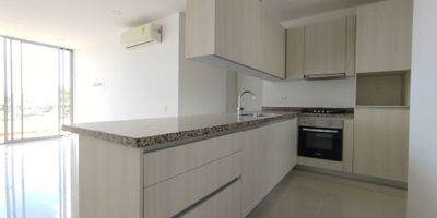 DOMUS INMOBILIARIA. VENDE. Vive la experiencia de tener un hogar en una de las ciudades más hermosas de Colombia, Cartagena de Indias. Este encantador apartamento de 88 M2 de área total, cuenta con una ubicación privilegiada y en una zona tranquila y rodeada de naturaleza.

Con una distribución ideal, este apartamento te ofrece un área terreno, construida y privada de 88 M2, perfecta para disfrutar con tu familia o amigos. En su interior, encontrarás 2 acogedoras alcobas con armarios empotrados, baño auxiliar y una amplia sala con balcón y vista panorámica hacia las áreas turísticas de la ciudad.

Disfruta de la comodidad y tranquilidad que te brinda este apartamento, ya que cuenta con todas las características internas que buscas en un hogar. Admite mascotas para que puedas compartir momentos inolvidables con tus peluditos, además de contar con aire acondicionado y una moderna cocina tipo americano para preparar tus platillos favoritos.

En su entorno externo, este apartamento se encuentra en un Condominio cerrado, con parques cercanos y zonas deportivas como canchas de baloncesto y tenis. Además, tendrás a tu disposición diversas opciones que te asegurarán una vida cómoda y tranquila, como centros médicos, colegios y universidades.

No pierdas la oportunidad de ser dueño de este inmueble, ideal para quienes buscan seguridad y tranquilidad en un entorno residencial rodeado de naturaleza y atractivos turísticos. ¿Qué esperas para vivir en este paraíso en la hermosa Cartagena de Indias?
