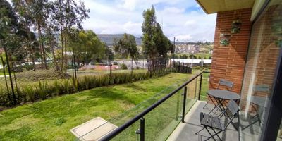 ¡Tu nuevo hogar te espera en el exclusivo sector Norte en Tunja!

Atos Inmobiliaria te presenta una oportunidad única: apartamentos de lujo con entrega inmediata. Disfruta de espacios amplios y luminosos, desde 104.44 m² hasta 107.51 m², perfectos para tu familia. Cada apartamento cuenta con sala-comedor, cocina integral equipada con modernos acabados, zona de ropas independiente, 3 habitaciones (la principal con baño privado y walk-in closet), 2 baños y 2 balcones con vistas panorámicas.

Vive en un oasis urbano: Ejercítate en el gimnasio o disfruta de una tarde agradable en las zonas verdes. El conjunto residencial cuenta con amplias zonas comunes diseñadas para tu comodidad y bienestar.

Ubicación privilegiada, tendrás acceso a todos los servicios que necesitas: centros comerciales, colegios, parques y vías principales. Además, disfrutarás de la tranquilidad y seguridad de una de las mejores zonas de Tunja.