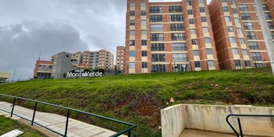 Atos Inmobiliaria te presenta un apartaestudio para estrenar en el barrio La Florida de la ciudad de Tunja, ubicado en el edificio Nogales de la Florida. Este moderno espacio consta de un área abierta que incluye una cocina bien equipada, baño completo, zona de ropas, sala comedor y una habitación. Además, cuenta con calentador a gas para mayor comodidad. 

Ubicado en el tercer piso, este apartaestudio es ideal para quienes buscan un espacio funcional y confortable en una de las zonas más privilegiadas de Tunja. La ubicación estratégica permite fácil acceso a diversas amenidades y servicios, asegurando una excelente calidad de vida. ¡Contáctanos para más información y agenda tu visita hoy mismo!