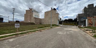 Descubre este exclusivo lote ubicado en una de las zonas más prestigiosas de la ciudad. Con una extensión de 78 metros cuadrados, este terreno ofrece una oportunidad única para construir la casa de tus sueños. Su ubicación privilegiada garantiza tranquilidad y seguridad, convirtiéndolo en el lugar ideal para establecer tu hogar. No pierdas la oportunidad de invertir en este prometedor proyecto inmobiliario. ¡Contáctanos para más información!