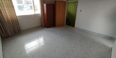 Venta de Hermosa Casa de Tres Niveles en el Barrio Villa Luz, Tunja

Atos Inmobiliaria ofrece una hermosa casa de tres niveles ubicada en el barrio Villa Luz, al norte de Tunja. El primer nivel consta de garaje, sala-comedor, cocina, baño social y área de ropas. En el segundo nivel, encontrarás 3 habitaciones, 1 baño, sala de TV y una terraza con marquesina. El tercer nivel cuenta con una habitación principal con baño y vestier, además de un estudio.

Esta casa se encuentra en una gran zona residencial, con vías de acceso y cerca de gran comercio, ofreciendo comodidad y conveniencia. ¡Contáctanos para más detalles y agenda una visita!