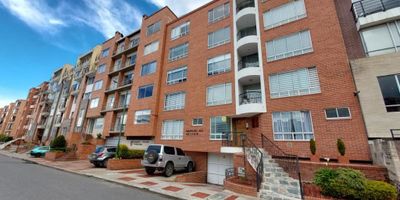 Atos Inmobiliaria vende hermoso apartamento en el sector de Mesopotamia, una zona residencial de alta valorización, con excelentes vías de acceso y cercano a centros comerciales. El inmueble consta de dos habitaciones con clóset, un baño, cocina integral, sala-comedor, parqueadero y una amplia terraza privada ideal para disfrutar en familia. ¡No dejes pasar esta gran oportunidad! Contáctanos y agenda tu cita.