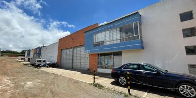 ¡Oportunidad de inversión en zona industrial!
Atos Inmobiliaria vende dos bodegas ubicadas en la zona industrial del municipio de Sora (Boyacá).
El inmueble cuenta con un área total de 860 m² distribuidos en 40 metros de fondo por 21.5 metros de frente, con mezanine y una altura de 7 metros.
Las bodegas están completamente terminadas y equipadas con luz trifásica, ideales para almacenamiento o desarrollo industrial.

¡Contáctanos y agenda tu visita hoy mismo!
