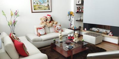 Hermosa casa en sector norte cuenta con sala de doble altura, comedor, cuadro habitaciones una de ella con amplio Vestier, tres baños con lo mejor en acabados, zonas amplias, cuenta con patio de ropas y garaje doble.