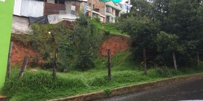 Lote con excelente ubicación en el barrio Maldonado, consta de un área libre de 145 m2 y un uso de suelos mixto.