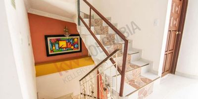 Codigo 5990. Venta EDIFICIO San Jorge Yumbo Valle del Cauca. En la propiedad podrá encontrar amplios espacios, excelente iluminación y ventilación. EXCELENTE INVERSIÓN y buena oferta en el mercado de alta rentabilidad HOSTAL de tres pisos con terraza, ambiente familiar, acogedor, distribuidos en treinta y ocho habitaciones treinta y nueve baños, terraza y zona amplia de lavandería, tiene Recepción, sala de star, Cafeteria, parqueadero cubierto.