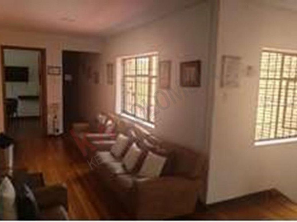 Casa de 5 alcobas en venta en Quinta Camacho, Bogotá, 377 m² · foto 10 de 13