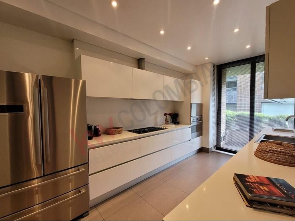 Apartamento de 3 alcobas en venta en El Refugio, Bogotá, 261 m² · foto 9 de 20