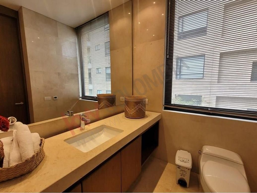 Apartamento de 3 alcobas en venta en El Refugio, Bogotá, 261 m² · foto 16 de 20