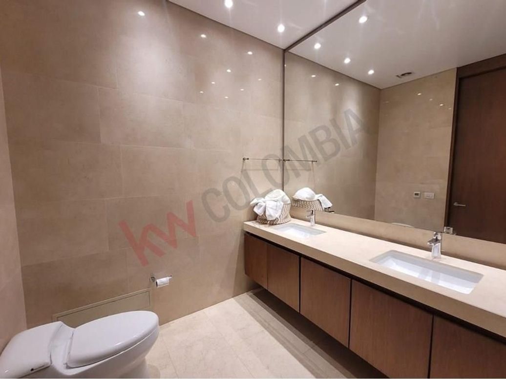 Apartamento de 3 alcobas en venta en El Refugio, Bogotá, 261 m² · foto 18 de 20