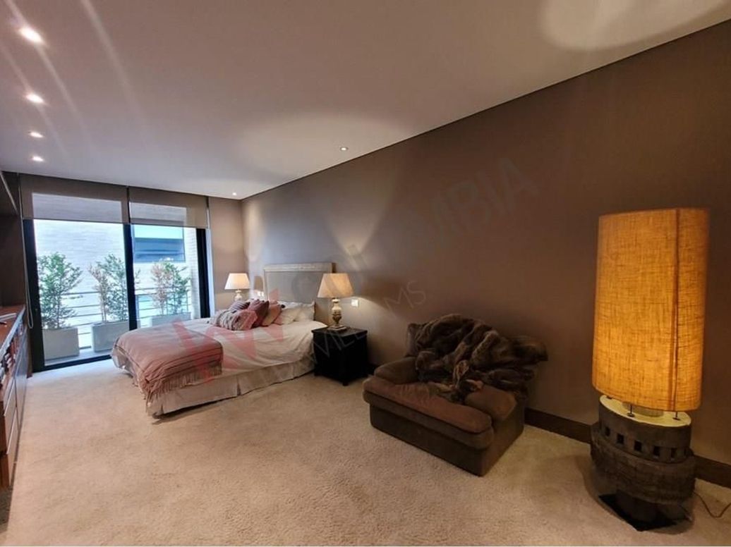Apartamento de 3 alcobas en venta en El Refugio, Bogotá, 261 m² · foto 4 de 20