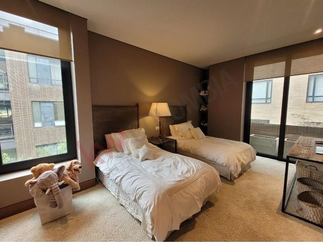 Apartamento de 3 alcobas en venta en El Refugio, Bogotá, 261 m² · foto 2 de 20