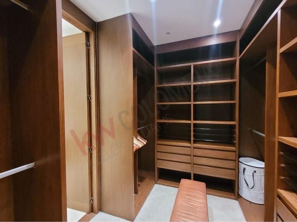 Apartamento de 3 alcobas en venta en El Refugio, Bogotá, 261 m² · foto 7 de 20