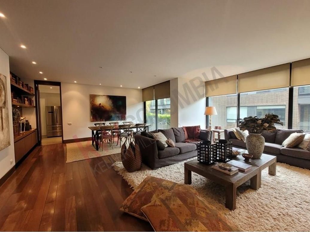 Apartamento de 3 alcobas en venta en El Refugio, Bogotá, 261 m² · foto 3 de 20