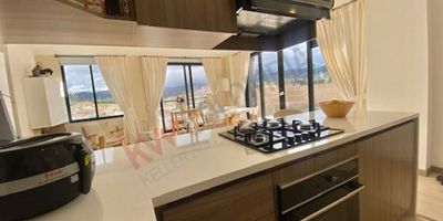 Codigo 7794. Exclusivo y hermoso apartamento en Club house con la vista, el confort y diseño que estabas buscando. Cuenta con una hermosa terraza de 59.67 mt2 en la que puedes disfrutar diariamente de una vista maravillosa mientras tomas tu café las mañanas, en las tardes o un vino en una lunada espectacular. Cuenta con 2 habitaciones con walking closet, sala comedor con puerta ventana hacia la terraza, cocina integral abierta y zona de lavanderia independiente. Parqueadero cubierto y deposito. Sentirás magia en apartamentos rodeados de zonas comunes de otro nivel, como sendero de trote, parque infantil, ludoteca, golfito, zona BBQ, parqueadero cubierto, zonas húmedas y mucho más. Sector tranquilo, seguro y rodeado de naturaleza a tan solo 16 km de Bogotá.