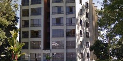 Apartamento en Venta en el barrio Alamos de Pereira, Cuenta con un área 162m2, 3 habitaciones, 3 baños, Cocina Integral, Sala-Comedor, Gas Domiciliario, Calentador a Gas, Zona de Ropas, Balcón, Cuarto Útil, Estudio, Biblioteca, Conjunto Cerrado, Ascensor, Vigilancia, Shut Basuras, Planta Eléctrica,  parqueaderos cubiertos 3