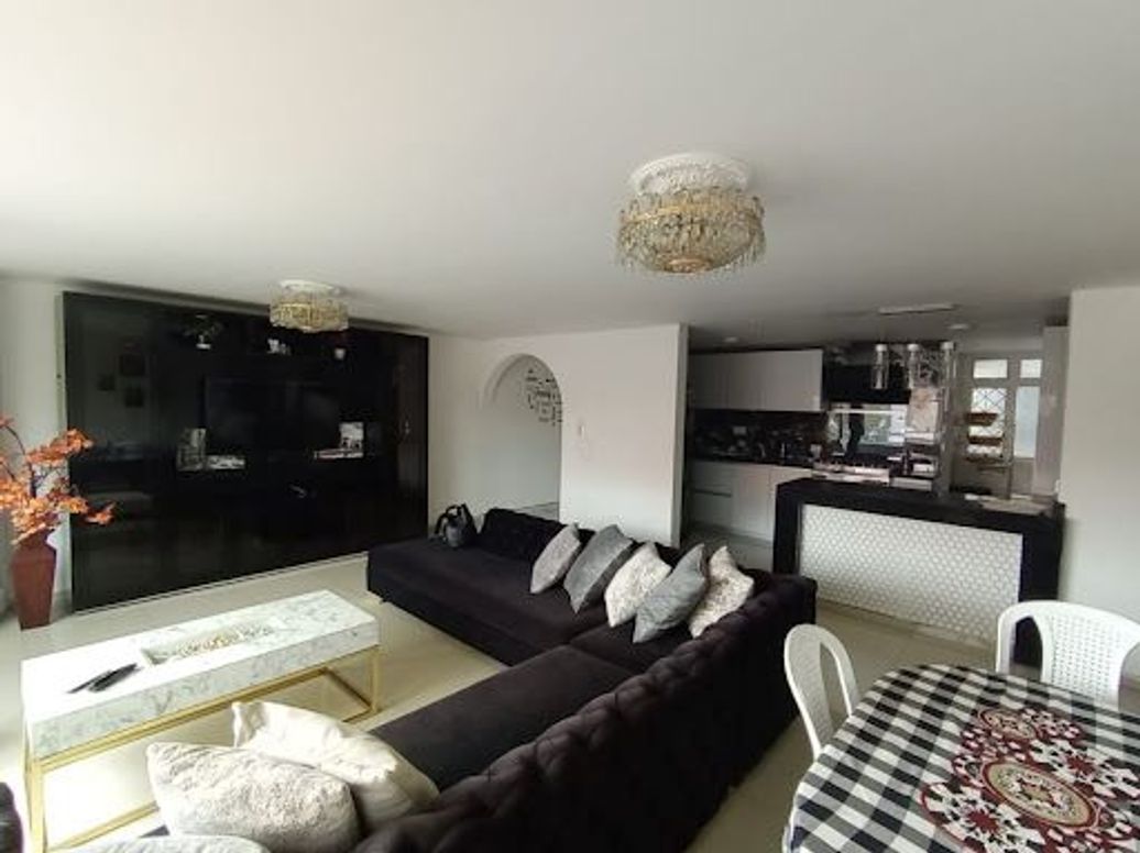 Apartamento de 3 alcobas en venta en Santa Barbara Central, Bogotá, 140 m² · foto 7 de 20