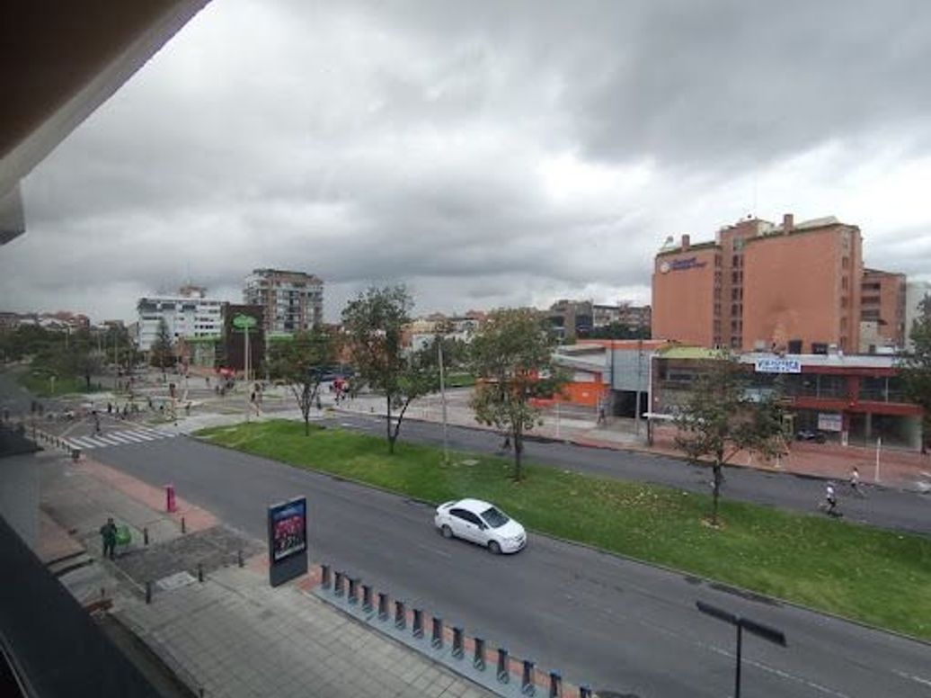 Apartamento de 3 alcobas en venta en Santa Barbara Central, Bogotá, 140 m² · foto 2 de 20
