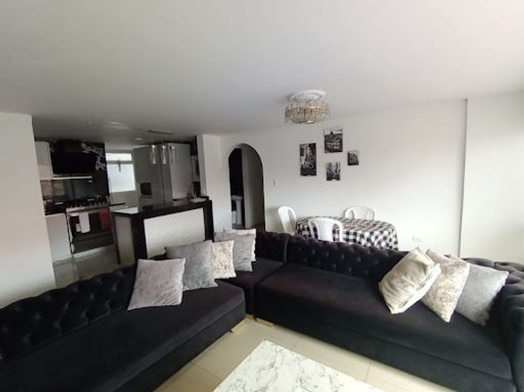 Apartamento de 3 alcobas en venta en Santa Barbara Central, Bogotá, 140 m² · foto 4 de 20