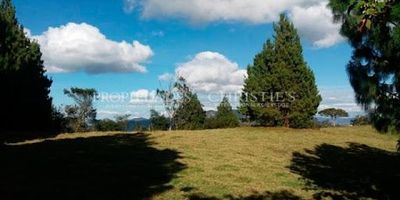 Se ofrece en venta un lote de 5000 m² de área privada en Chía, Cundinamarca. Ubicado en el barrio Chía, este terreno cuenta con disponibilidad de servicios públicos y se presenta como una opción atractiva para su inversión en un estrato 4. El valor de venta es de $570.000.000, un excelente precio para la zona. Este inmueble en Chía es ideal para proyectos que buscan espacio y una ubicación estratégica con fácil acceso. Para más información sobre este lote en Chía o para agendar una visita, contáctenos por WhatsApp o revise las opciones para ver teléfonos.