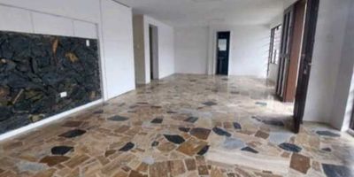 Local en arriendo en Palermo - Ubicación Estratégica y Espacio Versátil

¡Bienvenido al local perfecto para tu negocio en Palermo, Manizales! Este local en alquiler ofrece una oportunidad única para establecer tu negocio en una de las zonas más vibrantes y comerciales de la ciudad.

Características clave:


 Área Construida: 60 M2
 Área Privada: 60 M2
 Baños: 1
 Estrato: 6


Con una ubicación estratégica cerca del cable y el puente Vizcaya, este local se encuentra en el corazón de la acción comercial de Palermo. Su área construida de 60 M2 brinda un espacio versátil que se adapta a una amplia gama de negocios y actividades.

Características adicionales:


 Doble Ventana
 Oficina de negocios
 Parques cercanos
 Zona comercial
 Zona residencial


Además, cuenta con comodidades como agua, electricidad y suelo de mármol, proporcionando un ambiente cómodo y funcional para tu negocio.

Con su ubicación privilegiada y sus características destacadas, este local en alquiler ofrece una oportunidad única para impulsar tu negocio al siguiente nivel. ¡No dejes pasar esta oportunidad!

Contáctanos ahora mismo para más información y para programar una visita. 



¡Estamos aquí para ayudarte a alcanzar tus objetivos comerciales en Palermo!
