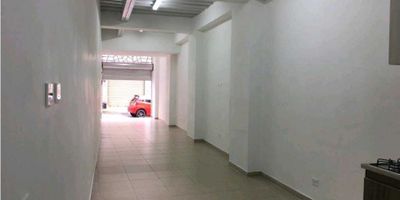 Descubre el Local Ideal en el Centro de Manizales por $1.700.000

Si estás en la búsqueda de un local comercial en el corazón de Manizales, ¡has llegado al lugar indicado! Te presentamos una increíble oportunidad: un local disponible por tan solo $1.700.000, ubicado en una zona privilegiada cerca de la emblemática iglesia de San Antonio.

Detalles Exclusivos


 Área Privada: 44 M2
 Baños: 1
 Estrato: 4
 Piso: 1


Este amplio local cuenta con 44 metros cuadrados de área privada, ofreciendo un espacio versátil y funcional para establecer tu negocio. Con un baño incorporado y ubicado en el primer piso, garantiza comodidad y accesibilidad tanto para clientes como para empleados.

Ubicación Estratégica

Situado en el centro de Manizales, este local disfruta de una ubicación estratégica que lo convierte en una opción inigualable para emprendedores y empresarios. Su proximidad a la iglesia de San Antonio le otorga una excelente visibilidad y acceso a un flujo constante de personas, lo que se traduce en una mayor oportunidad de negocios y éxito comercial.

Espacio Versátil y Funcional

Con una distribución inteligente y versátil, este local se adapta a una amplia gama de negocios y usos, ya sea como tienda, oficina, consultorio o bodega. Su diseño moderno y funcional te permite aprovechar al máximo cada metro cuadrado, creando un ambiente acogedor y atractivo para tus clientes.

Oportunidad Única

No dejes pasar esta oportunidad de adquirir un local en el centro de Manizales por tan solo $1.700.000. 


¡Contacta con nosotros hoy mismo para programar una visita y descubrir todas las posibilidades que este increíble espacio tiene para ofrecer!
