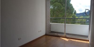 Vendo apartamento en Manizales

Con un área terreno de 60 m2, construida de 60 m2 y área privada de 60 m2, ideal para toda la familia que desee disfrutar de la calidez y tranquilidad de la ciudad.

El apartamento cuenta con 3 alcobas, 2 baños, 1 garaje para un mejor aprovechamiento del área disponible y además viene equipado con armarios empotrados, balcón, baño auxiliar y baño en habitación principal, suelo de cerámica o mármol y una inmejorable vista panorámica.

Externamente el apartamento cuenta con circuito cerrado de TV, cochera/garaje, colegios/universidades, parqueadero visitantes, portería/recepción, salón comunal, sistema de riego, sobre vía principal, urbanización cerrada, vigilancia, vivienda multifamiliar, zona residencial y un práctico acceso pavimentado.

Estas excelentes y modernas características hacen de este apartamento una opción única en la ciudad, un lugar seguro e ideal para toda la familia.

 


Toca aquí para contactarnos
