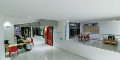 Descubre este amplio LOCAL en Arriendo o Venta ubicado en una zona privilegiada de la ciudad de Bogotá. Con 344 metros cuadrados, cuenta con 2 baños, cocineta, espacios para almacenamientos y/o oficina, en una distribución ideal para adaptarse a tus necesidades comerciales. Su precio de arriendo es de $31,000,000 de pesos, mientras que su valor de venta es de $3,850,000,000 de pesos. Esta propiedad representa una oportunidad única para establecer tu negocio en un espacio amplio y versátil. No pierdas la oportunidad de invertir en este inmueble excepcional. ¡Contáctanos para más información!