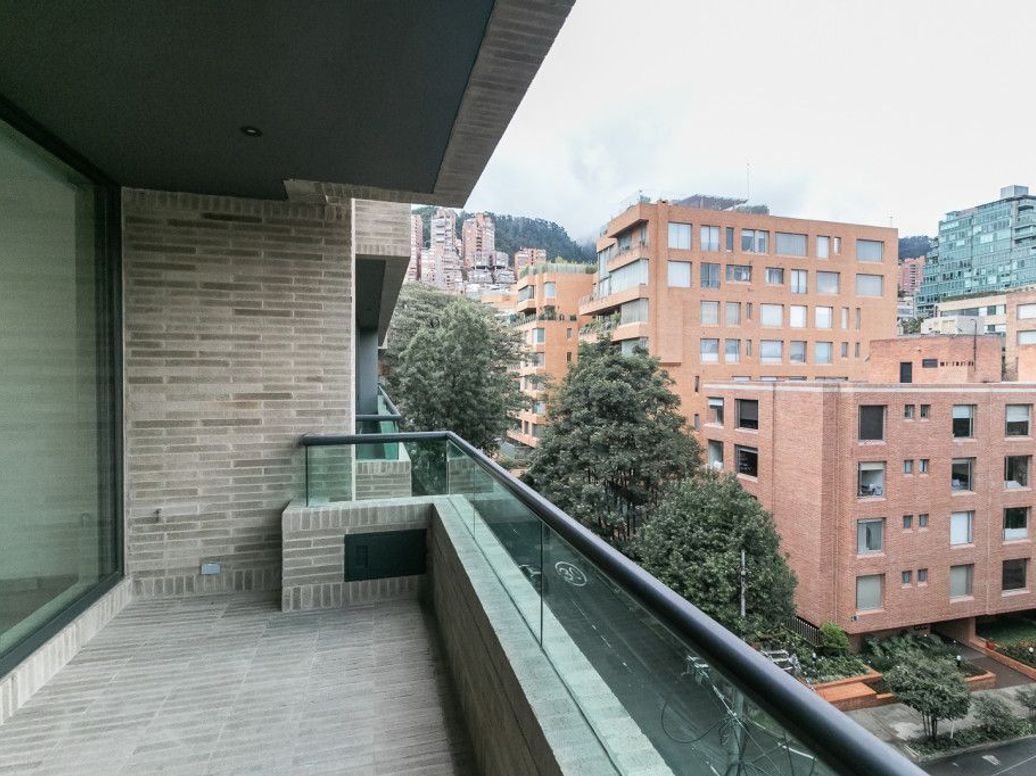 Apartamento de 3 alcobas en venta en Chico, Bogotá, 262 m² · foto 6 de 20