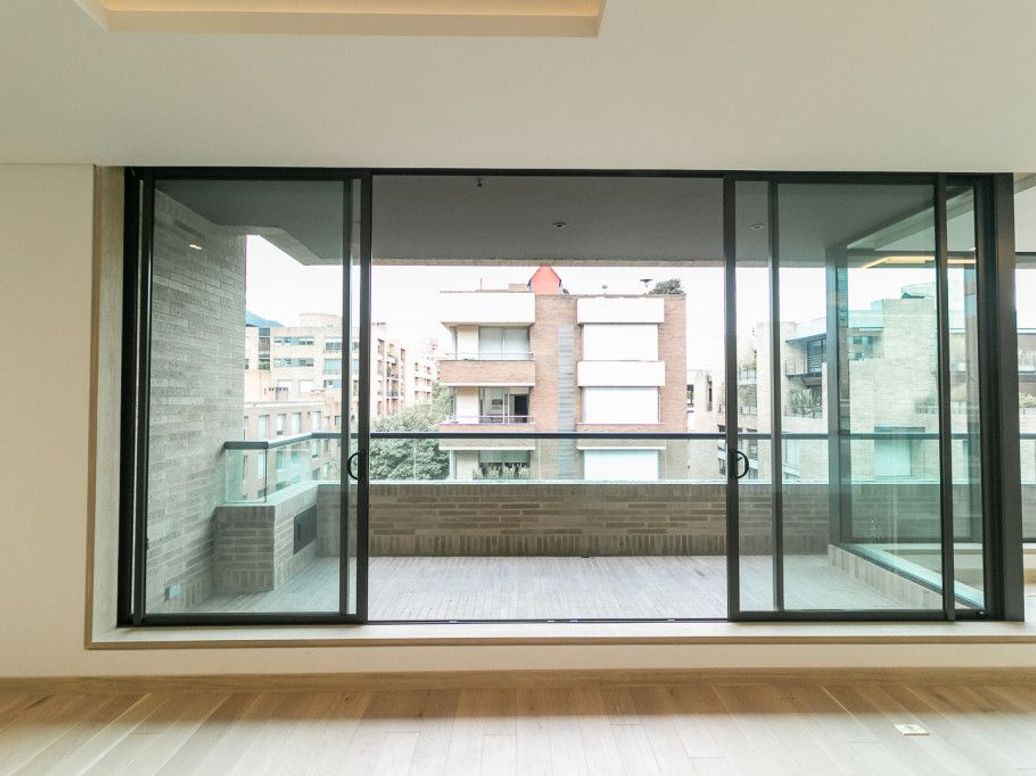Apartamento de 3 alcobas en venta en Chico, Bogotá, 262 m² · foto 4 de 20