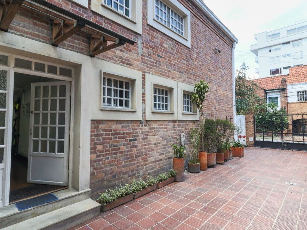 Casa de 5 alcobas en venta en Quinta Camacho, Bogotá, 405 m² · foto 3 de 20