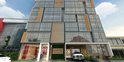 Venta exclusiva de consultorio totalmente nuevo con un área de 23,91 m2, ubicado estratégicamente en una de las mejores zonas de Bogotá, en Santa Bárbara- Usaquén. Este moderno espacio se distribuye de manera inteligente para maximizar su funcionalidad, brindando un entorno propicio para el ejercicio de la medicina, sala de espera, recepción, área de consulta, área de procedimiento y baño, diseñado para ofrecer un entorno cómodo y eficiente para pacientes y profesionales de la salud. Adicional parqueadero pensando en la comodidad del profesional. Cuenta con cesión directa del propietario a la constructora, brindando una transacción ágil y segura. Actualmente, el propietario está realizando el pago de la cuota inicial. El edificio cuenta con ascensor, terraza con zona social y local comercial espacios pensados para el descanso y la interacción entre profesionales y pacientes. Para mayor información contáctanos.