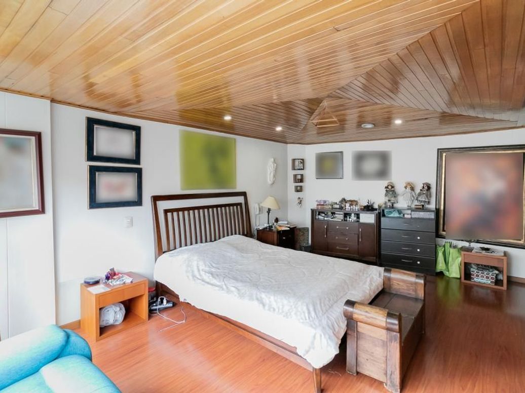 Apartamento de 3 alcobas en venta en Santa Barbara Occidental, Bogotá, 245 m² · foto 16 de 20