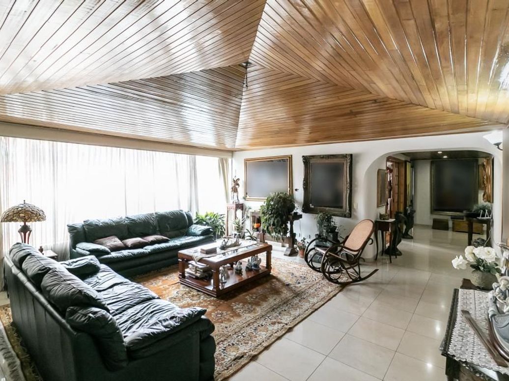 Apartamento de 3 alcobas en venta en Santa Barbara Occidental, Bogotá, 245 m² · foto 7 de 20