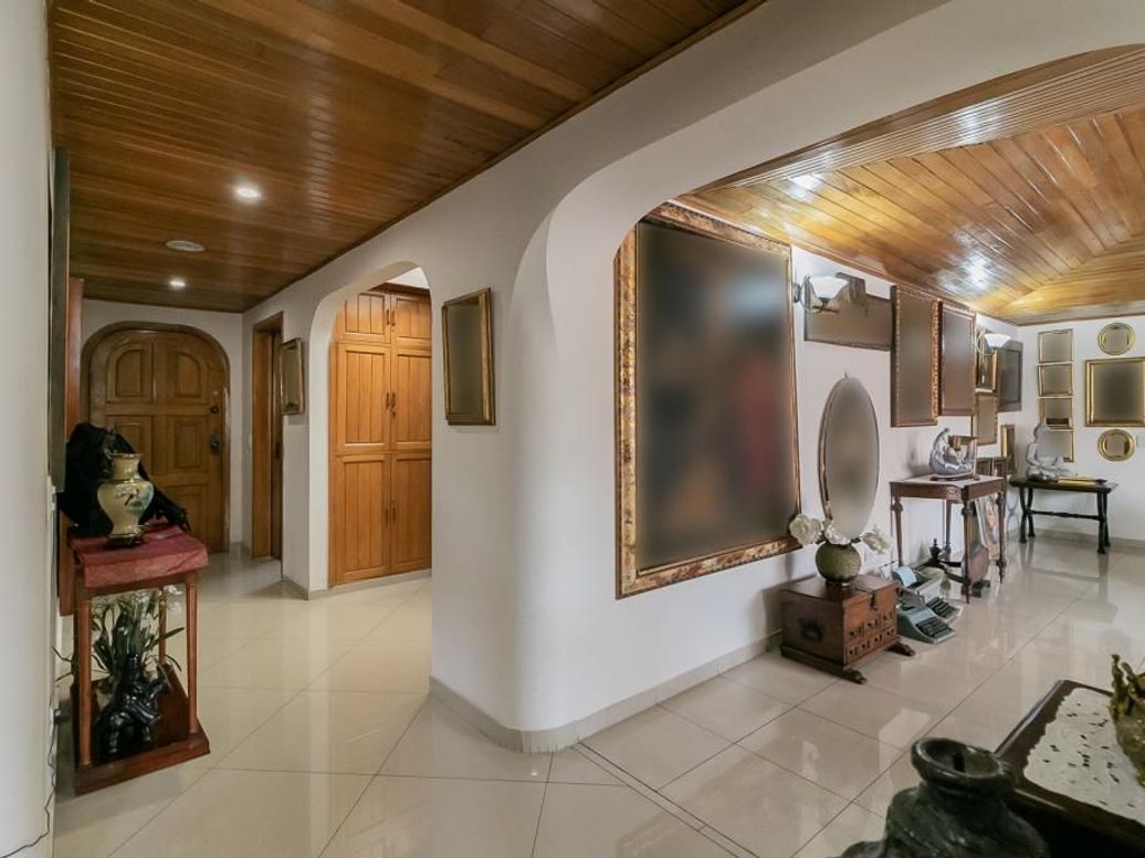Apartamento de 3 alcobas en venta en Santa Barbara Occidental, Bogotá, 245 m² · foto 8 de 20