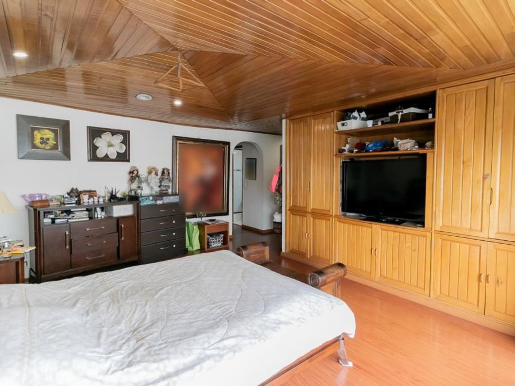 Apartamento de 3 alcobas en venta en Santa Barbara Occidental, Bogotá, 245 m² · foto 17 de 20