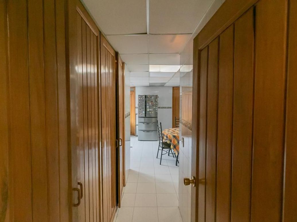Apartamento de 3 alcobas en venta en Santa Barbara Occidental, Bogotá, 245 m² · foto 3 de 20