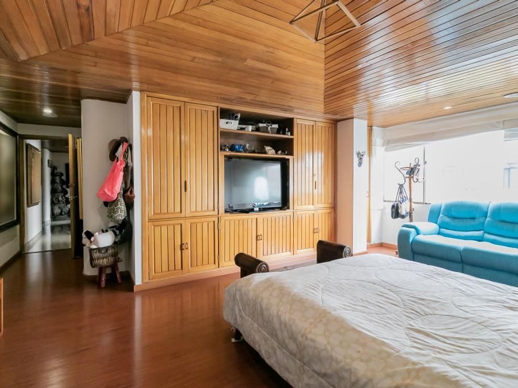 Apartamento de 3 alcobas en venta en Santa Barbara Occidental, Bogotá, 245 m² · foto 18 de 20