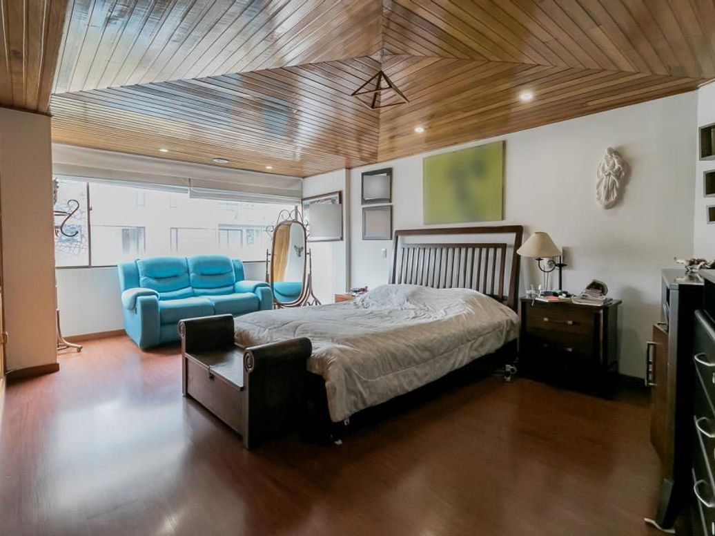 Apartamento de 3 alcobas en venta en Santa Barbara Occidental, Bogotá, 245 m² · foto 19 de 20