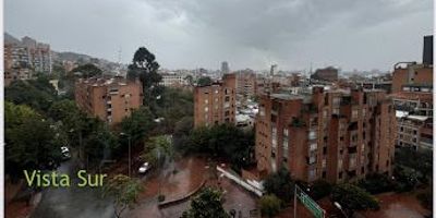 Apartamento 701  Recién Remodelado con magnífica vista  Área Privada 258 m2,  un apartamento por piso,  vista a los 4 puntos cardinales, ascensor privado y ascensor de Servicio,  2 Garajes independientes, super amplios caben 3 carros pequeños,  3 habitaciones,  3 baños,  Family Room,  estudio,  habitación de servicio,  deposito.   14 apartamentos en todo el edificio