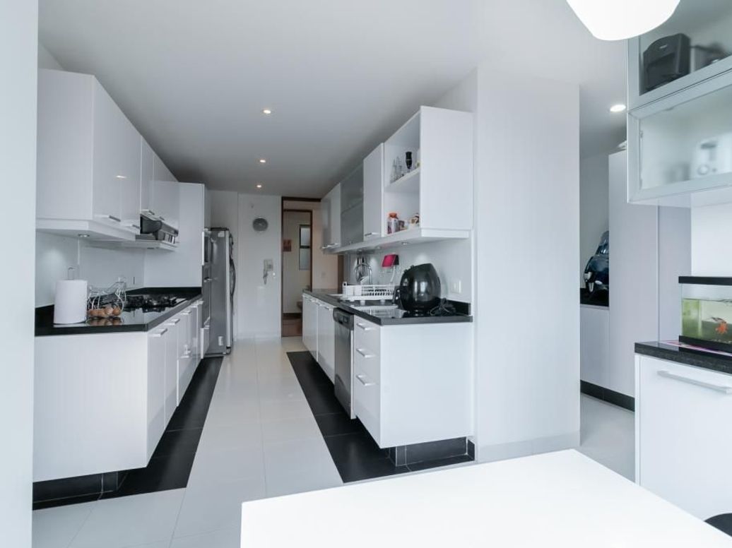 Apartamento de 3 alcobas en venta en El Plan, Bogotá, 223 m² · foto 3 de 20