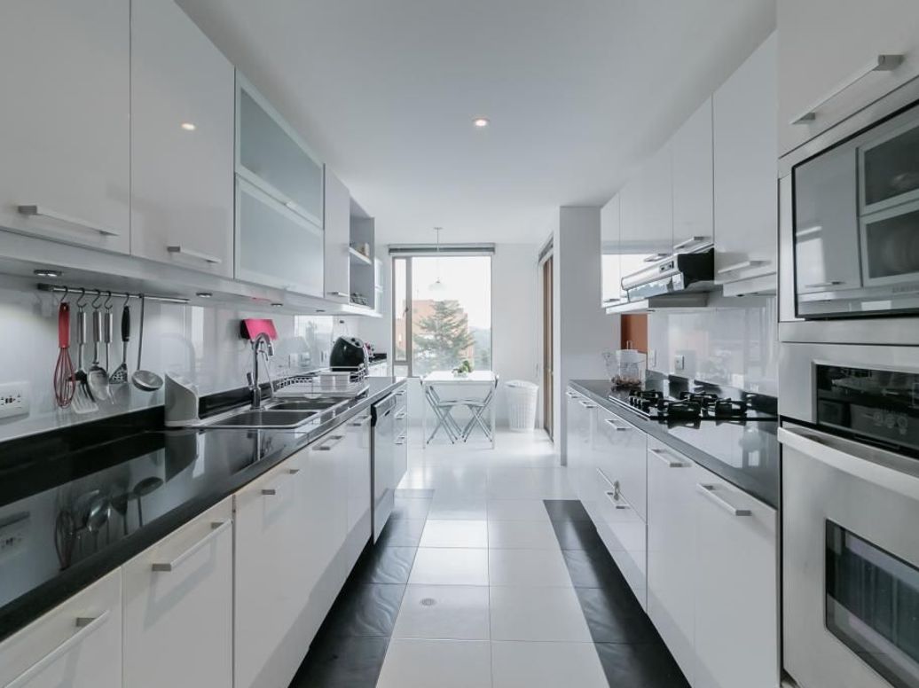 Apartamento de 3 alcobas en venta en El Plan, Bogotá, 223 m² · foto 2 de 20