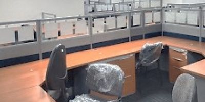 ARRIENDO OFICINA AMOBLADA en Chico Reservado de 721.23 Mts2, el edificio cuenta con acometida eléctrica garantizada de 32 KVA, sensores de detección de incendios monitoreados desde el centro de control del edificio. Cada piso cuenta con un gabinete tipo III contra incendio, sistema de iluminación con suplencia total directa de Codensa y plantas eléctricas. Cuenta con cableado estructurado de 6A, cuarto de rack de comunicaciones, cielo raso y luminarias. cuenta con dos depósito. Oficinas abiertas y cerradas, sala de juntas, batería de baños para damas y caballeros, cuenta con 14 parqueaderos cubiertos y tiene una capacidad para 106 puestos de trabajo. Ubicada en importante corredor corporativo que concentra entidades financieras, hoteles y restaurantes. Fácil desplazamiento por calle 100, la calle 94, carrera 7, carrera 9. También se puede arrendar amoblada. Conózcala y obtén mayor información.