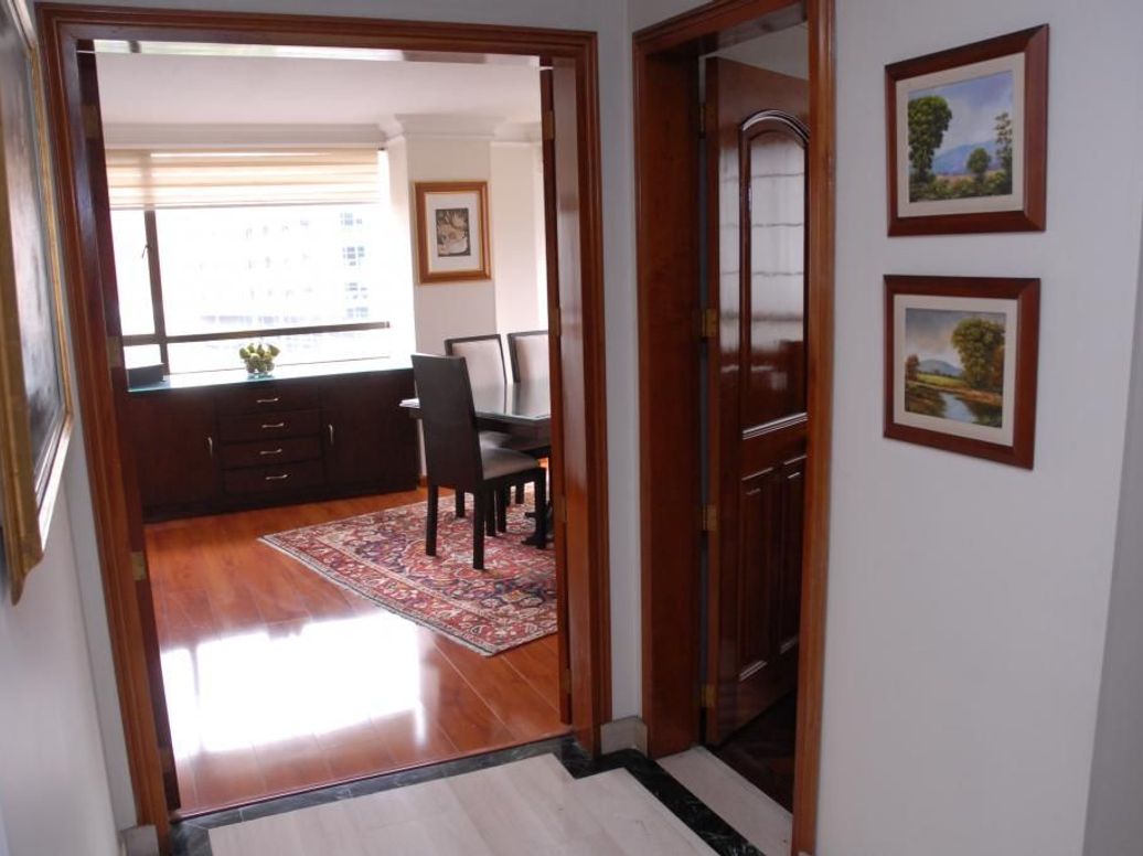 Apartamento de 4 alcobas en venta en Santa Barbara Central, Bogotá, 166 m² · foto 8 de 20