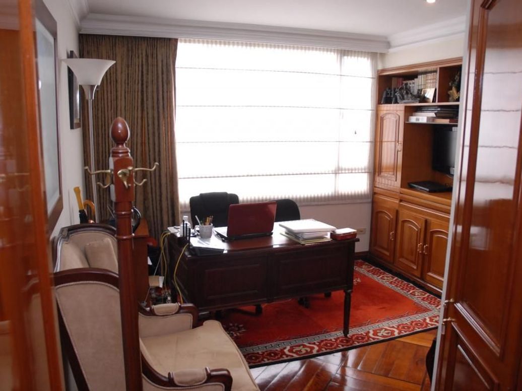 Apartamento de 4 alcobas en venta en Santa Barbara Central, Bogotá, 166 m² · foto 15 de 20