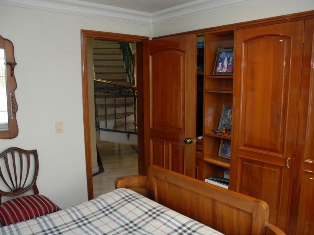 Apartamento de 4 alcobas en venta en Santa Barbara Central, Bogotá, 166 m² · foto 9 de 20