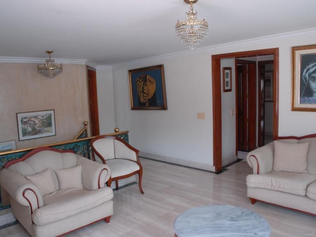 Apartamento de 4 alcobas en venta en Santa Barbara Central, Bogotá, 166 m² · foto 17 de 20