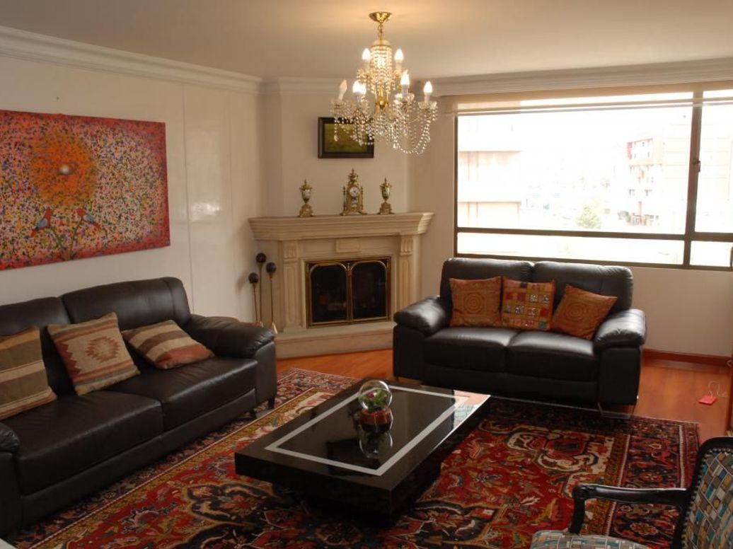 Apartamento de 4 alcobas en venta en Santa Barbara Central, Bogotá, 166 m² · foto 2 de 20