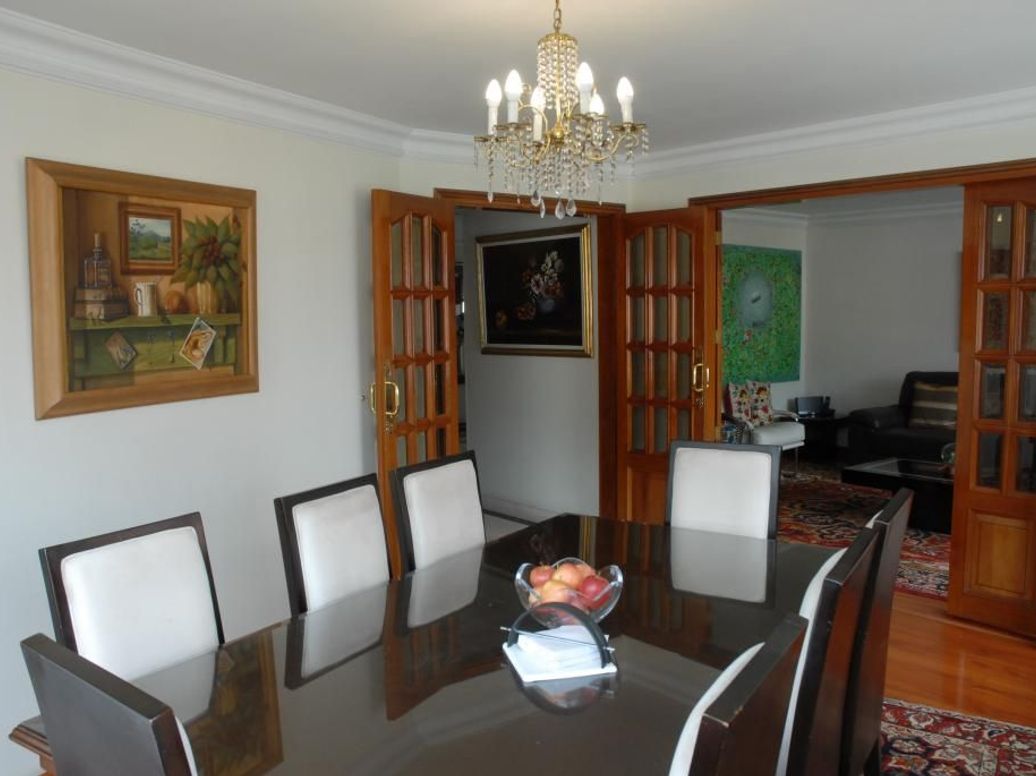 Apartamento de 4 alcobas en venta en Santa Barbara Central, Bogotá, 166 m² · foto 3 de 20